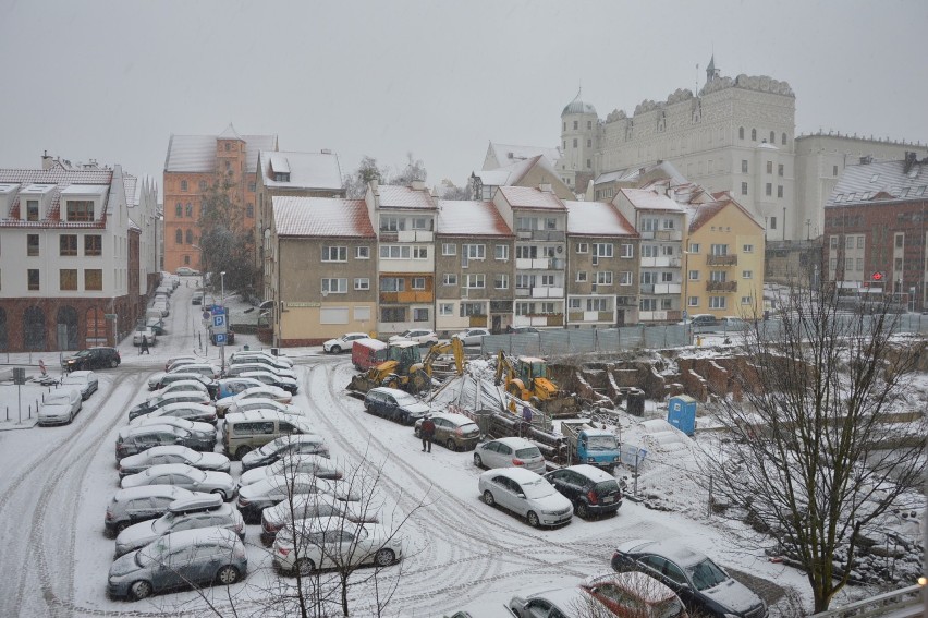 Śnieg sparaliżował ruch w Szczecinie za kilka godzin [ZDJĘCIA]