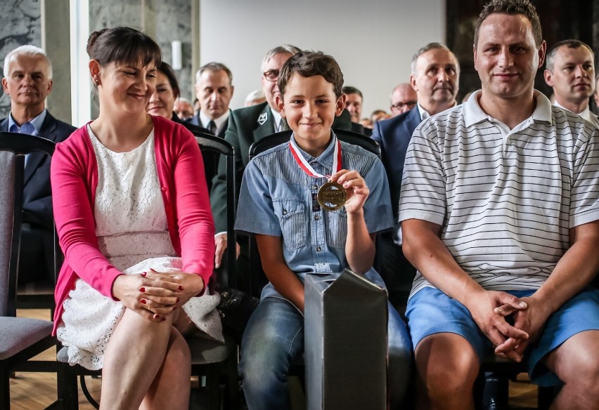 Marcel Papke
12-latek udzielił pomocy rannemu mężczyźnie.

W...