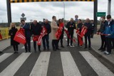 Baner z żądaniem remontu starego mostu w Cigacicach pocięty. Posłużył za wstęgę. Zobacz zdjęcia z góry i dołu z oficjalnego otwarcia mostu