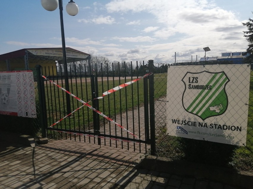 Zagrodzony stadion w Samborcu.