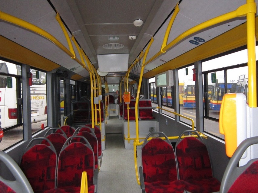 Autobusy są dodatkowo wyposażone w system monitoringu....