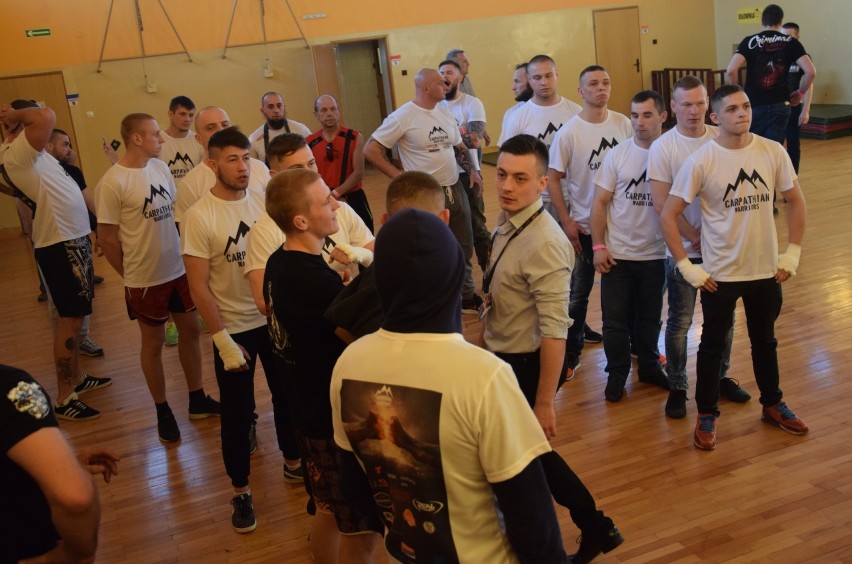 Podczas gali MMA "Carpathian Warriors" w Jarosławiu stoczono...