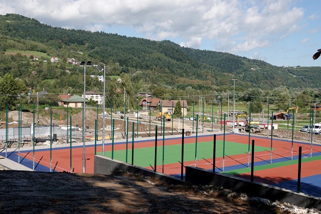 Tak wygląda kompleks sportowy w Marcinkowicach. Będzie gotowy w listopadzie