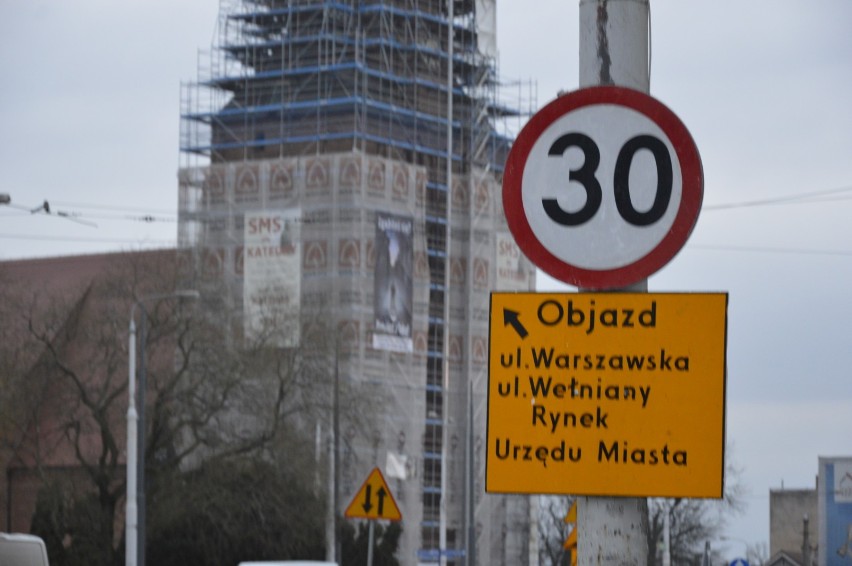 GORZÓW WIELKOPOLSKI: wielkie wykopki w samym centrum miasta. Uważaj, jak jedziesz [WIDEO, ZDJĘCIA]