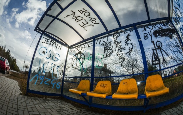 Wiele wiat przystankowych w Bydgoszczy i okolicach zostało zniszczonych przez wandali. Pomazane pseudograffiti straszą pasażerów czekających na autobus. A chuligani pozostają bezkarni...


INFO Z POLSKI - przegląd najciekawszych informacji ostatnich dni w kraju (05-11 maja 2017)

