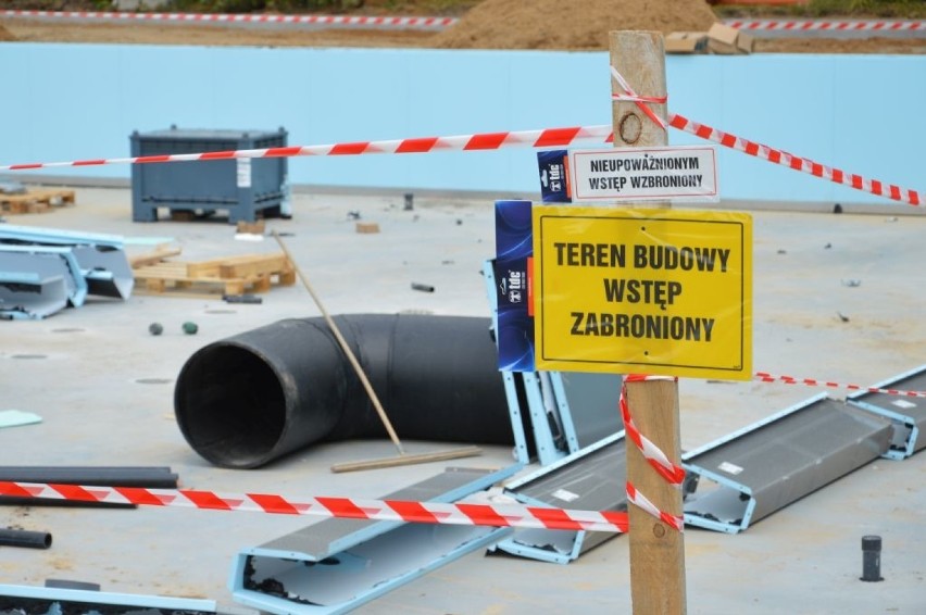 Budowa odkrytych basenów w Ostrowcu wstrzymana!
