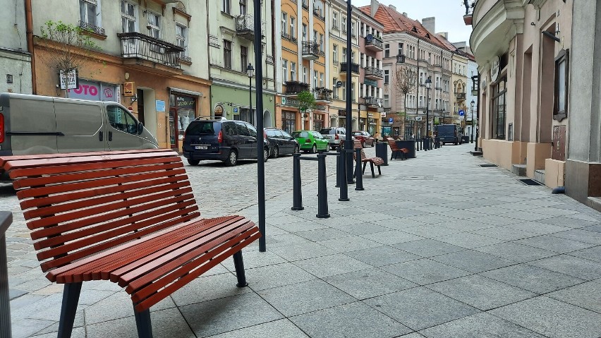 Ulica Śródmiejska i Zamkowa w Kaliszu z nowymi meblami...