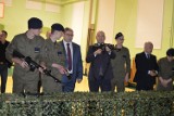 Wirtualna strzelnica w liceum w Rawiczu otwarta. Testował ją minister Jan Dziedziczak [ZDJĘCIA]