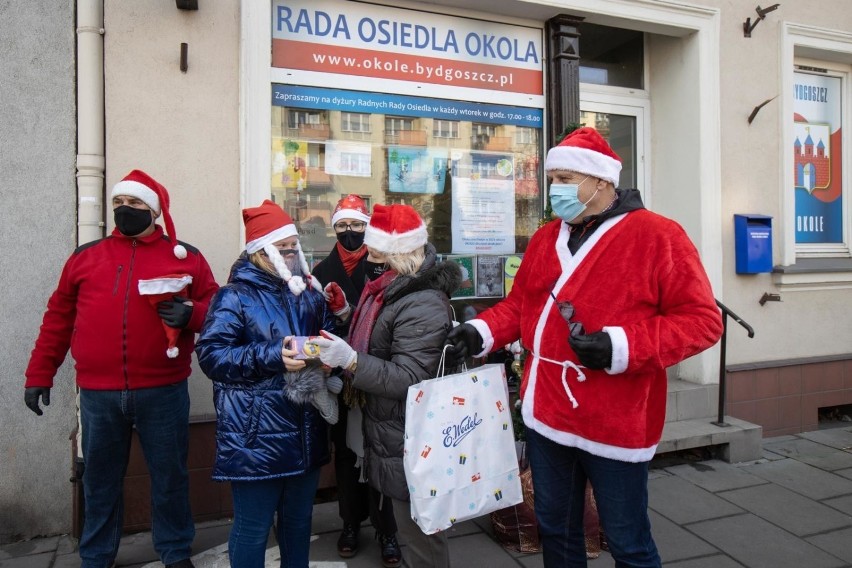 W niedzielę przed południem na ulicach Okola można było...