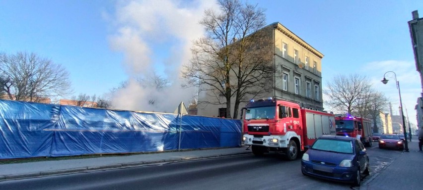 Pożar busa w centrum Krotoszyna. Na miejscu działali strażacy [ZDJĘCIA]