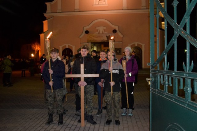 Ekstremalna Droga Krzyżowa w Chodzieży odbyła się już po raz drugi [FOTO]