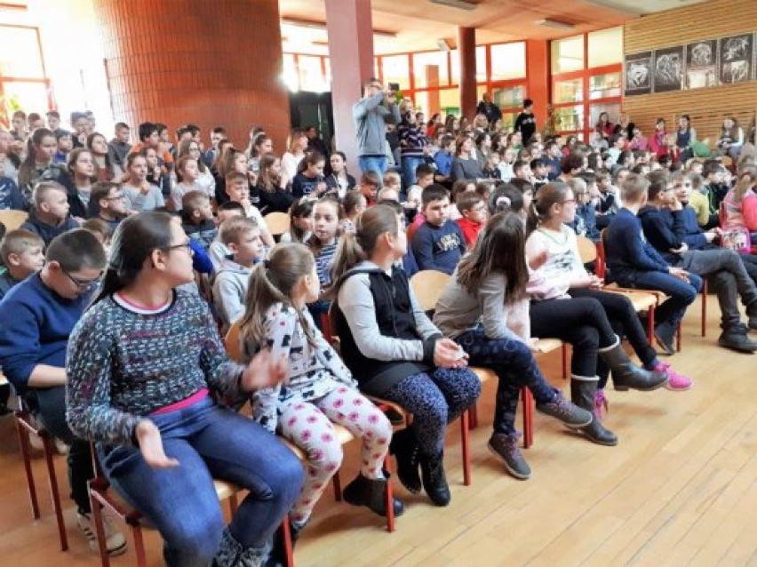 Festiwal "Śpiewające powitanie wiosny" w Szkole Podstawowej w Żerkowie [ZDJĘCIA]