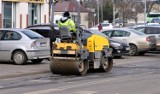 Chełm. Naprawiają drogi w mieście. Ta technologia ma gwarantować ich trwałość