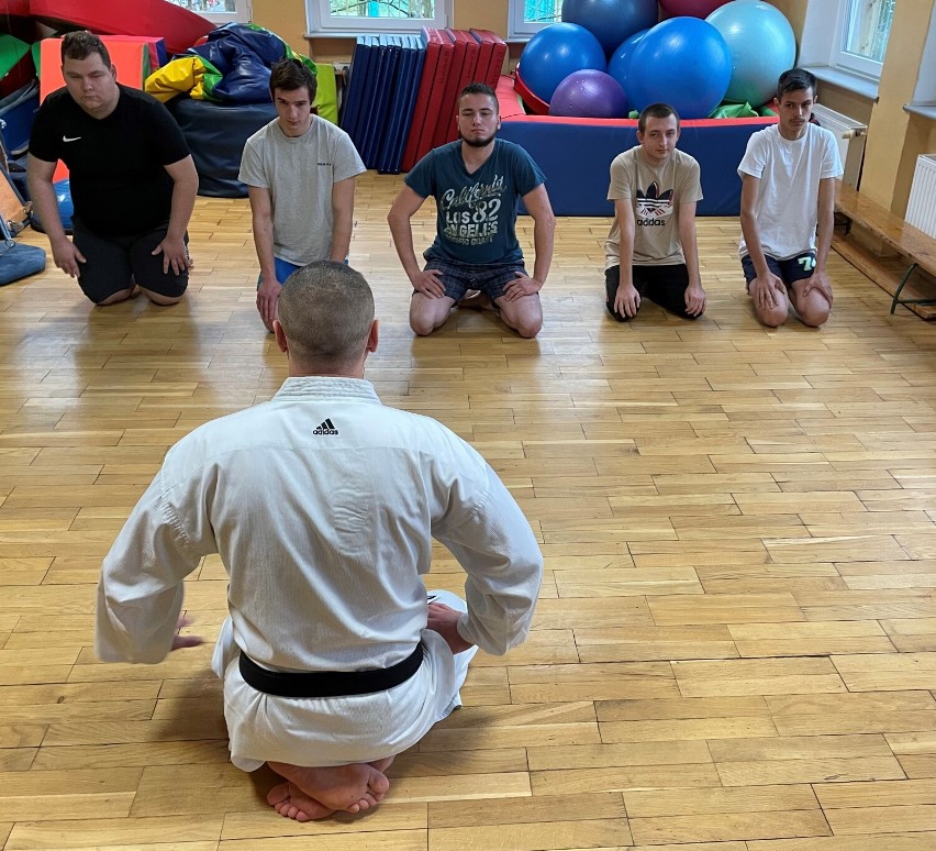 Uczniowie szkoły w Kowanówku zdali egzamin na biały pas w karate