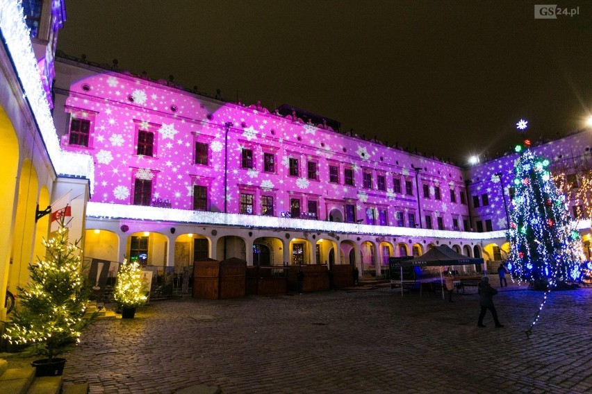 Zamek Książąt Pomorskich w Szczecinie rozświetliła świąteczna iluminacja [ZDJĘCIA] 