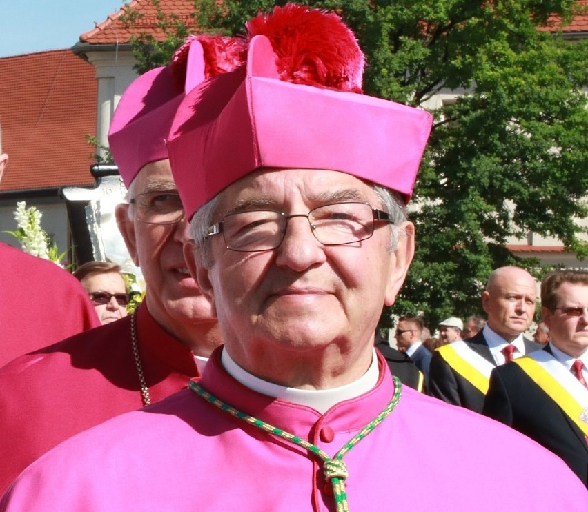 Sławoj Leszek Głódź - Arcybiskup, metropolita gdański

Wg....