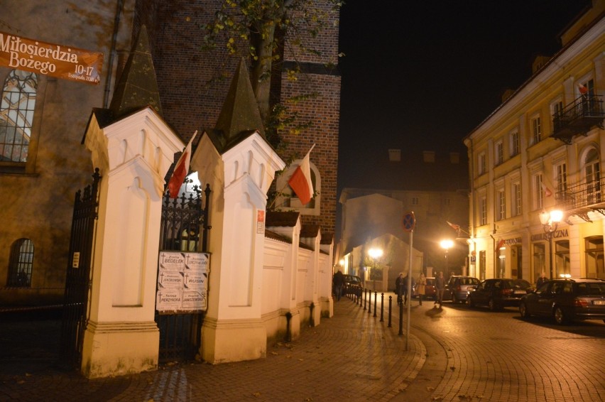 Dzwon Warneńczyka na wieży kościoła farnego w Piotrkowie...