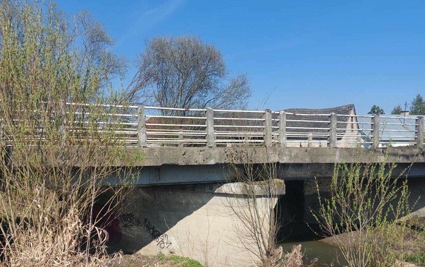 Powstanie nowy most na Bednarce w Osobnicy. W ramach przebudowy drogi Trzcinica - Cieklin