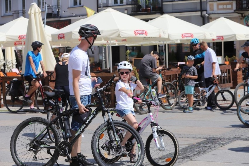 Kilkuset rowerzystów przejechało przez Kielce w głośnym i barwnym korowodzie. Wspaniała zabawa w Dolinie Silnicy. Zobaczcie zdjęcia