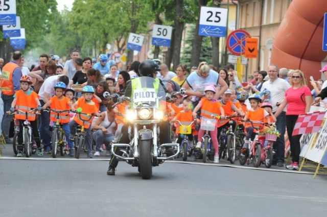 Około 700 zawodnik&oacute;w z miasta i gminy Zbąszynek zgłosiło się do udziału, w rowerowej imprezie.
Fot. Zdzisław Nowak