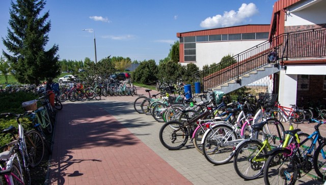 Uczniowie z Włodawy do swoich szkół codziennie dojeżdżają rowerami. fot.