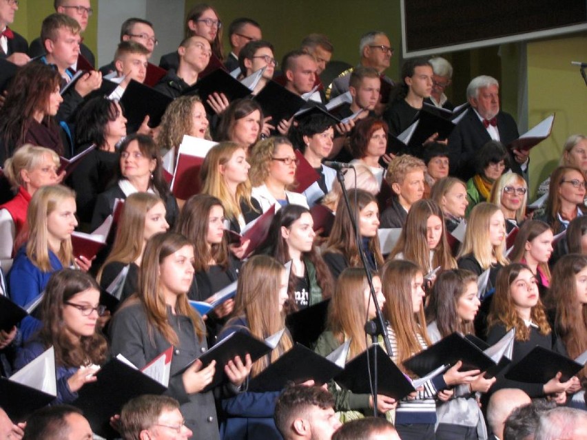 Koncert Papieski w Ostrowie [FOTO]