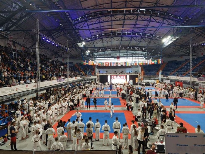 Najmłodsze zawodniczki Uczniowskiego Klubu Karate