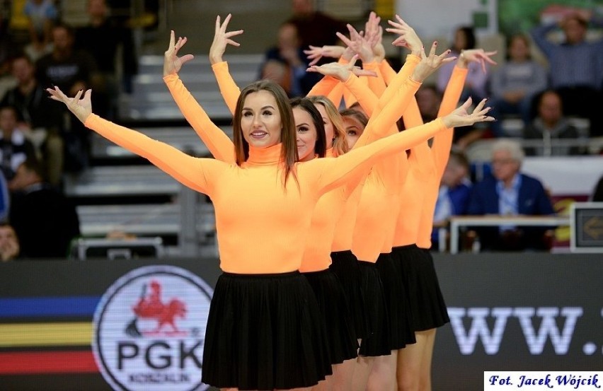 Cheerleaders podczas meczu koszykarskiej ekstraklasy AZS...