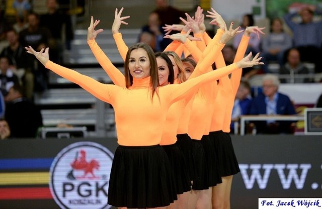 Cheerleaders podczas meczu koszykarskiej ekstraklasy AZS Koszalin - GTK Gliwice.

