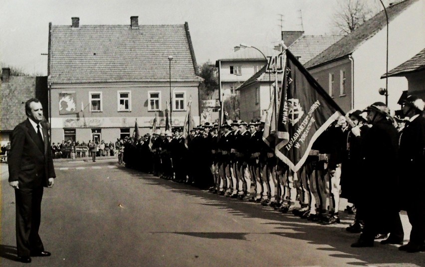 40 lat temu swój "wojewódzki" sztandar dostały nowosądeckie OSP [ZDJĘCIA]