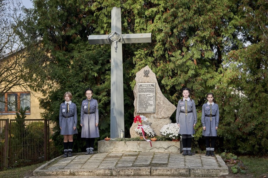 Wjazd Marszałka Józefa Piłsudskiego do Urzędowa - mieszkańcy uczczcili 100-lecie niepodległości Polski (ZDJĘCIA)