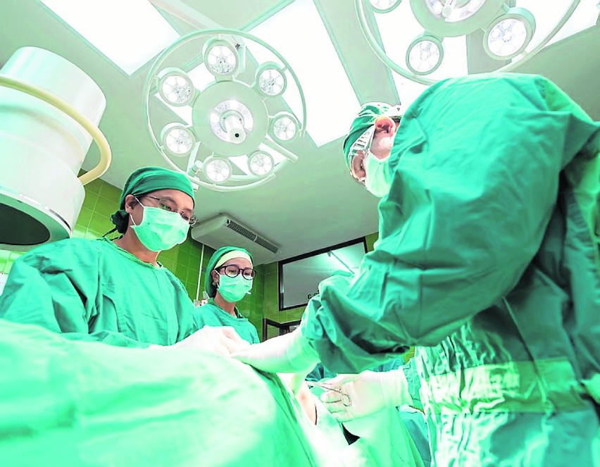 Szpital w Łęczycy wstrzymał planowe operacje. Pielęgniarki chcą podwyżek