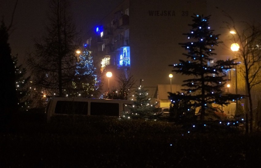 Kruszwica. Oświetlone balkony. Szopka między blokami. Święta Bożego Narodzenia już zawitały na osiedle Zagople w Kruszwicy. Zdjęcia