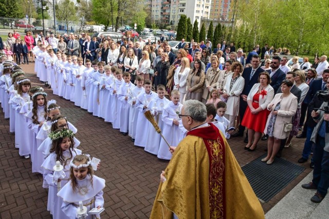 Uroczystości pierwszokomunijne to zawsze ważne wydarzenie w życiu każdej parafii. Tak było na Pierwszej Komunii Świętej w parafii Matki Bożej Fatimskiej w Bydgoszczy.