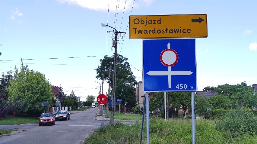 Zamknięcie przejazdu przez A1 na wysokości Twardosławickiej