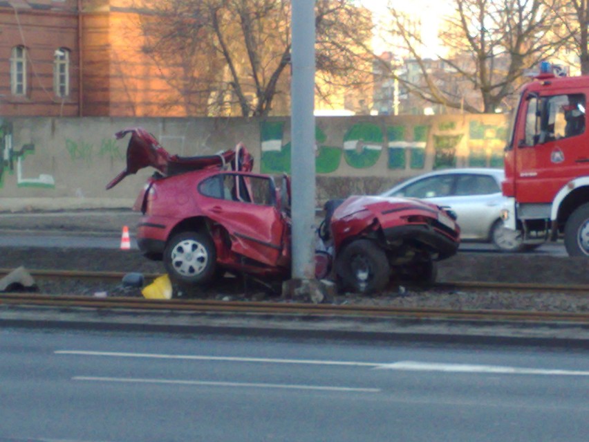 Korki na obwodnicy. Po wypadku przy Selgrosie zablokowany był pas ruchu [ZDJĘCIE INTERNAUTY]