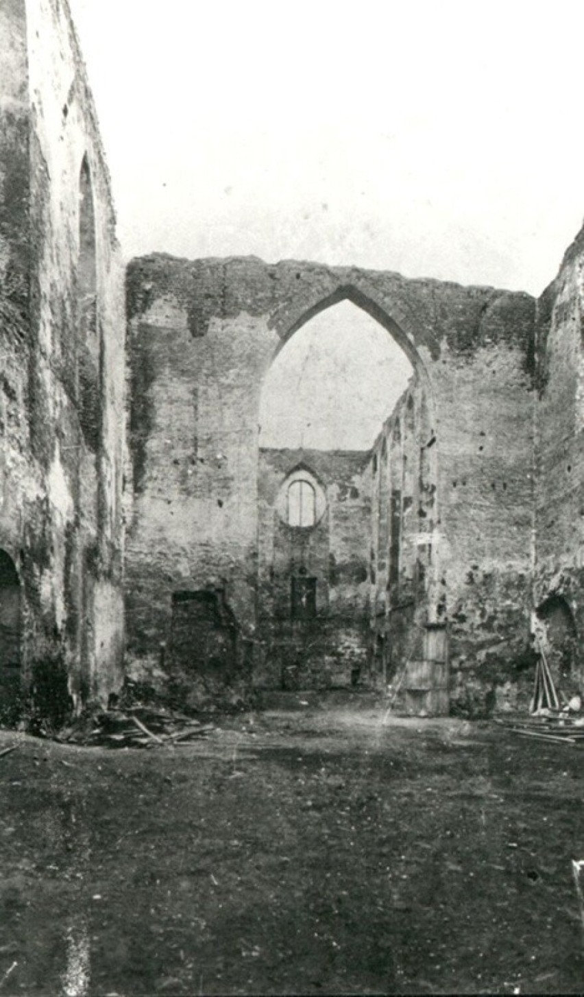 Ruiny kościoła podominikańskiego, który z ruin został...