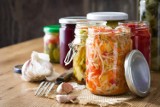 Słodkie i słone też zdrowe – najważniejsze, że fermentowane! Te produkty są najlepsze dla mózgu. Na liście nie tylko kimchi, kombucha, kefir