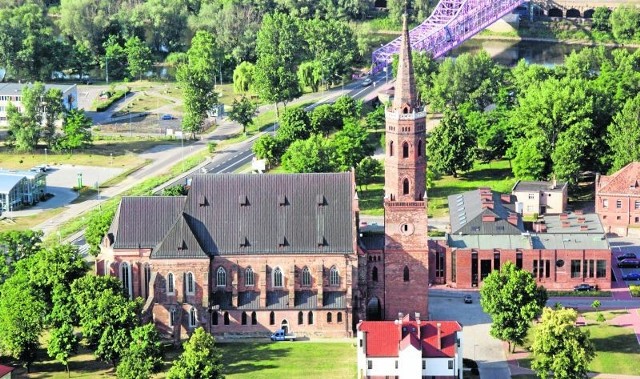 Głogowska kolegiata na Ostrowie Tumskim jest w trakcie odbudowy. Choć z zewnątrz wygląda imponująco, w środku wciąż trwają prace budowlane