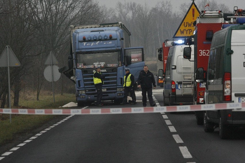 Śmiertelny wypadek na drodze w Lisowicach pod Legnicą (ZDJĘCIA)