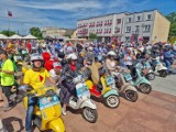 Miłośnicy kultowych pojazdów Vespa spotkali się w Olsztynie. W tym roku było blisko 200 skuterów!