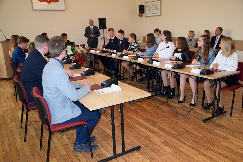 Młodzieżowa Rada Miejska w Chodzieży zainaugurowała kadencję 2019 - 2021 (ZDJĘCIA)