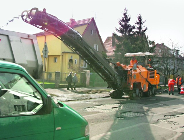 Pierwsze frezowania ulic zaczną się wraz z wiosennymi roztopami. Potrwają do końca roku