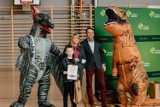 Dinozaur z Woźnik oczami dzieci. Do miasta zawitał paleontolog 