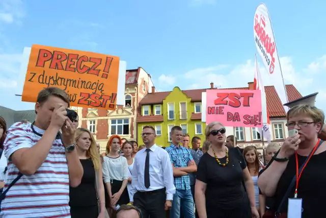 Źródłem konfliktu na linii starostą - nauczycielka jest protest uczniowski z 2015 r.