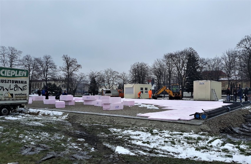 Nowy Sącz. Już wkrótce rusza lodowisko pod chmurką