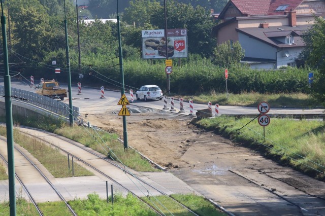 Trwa remont ulicy 3 Maja w Sosnowcu. Tak obecnie wyglądają prace na drodze. Remont ma zakończyć się do końca września.  

Zobacz kolejne zdjęcia. Przesuń zdjęcia w prawo - wciśnij strzałkę lub przycisk NASTĘPNE