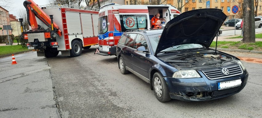 Kraksa trzech aut na skrzyżowaniu ulic Sikorskiego i Norwida w Skarżysku. Ranna jedna osoba