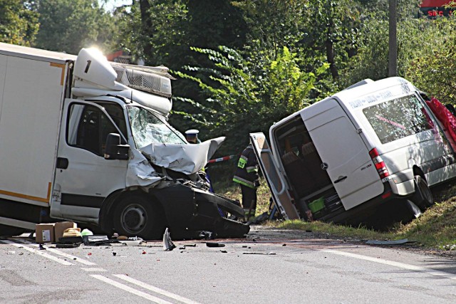 Trzy busy zderzyły się w czwartek rano na starym odcinku DK 12 w Garbowie, koło stacji paliw. 

WIĘCEJ: Tragiczny wypadek w Garbowie 