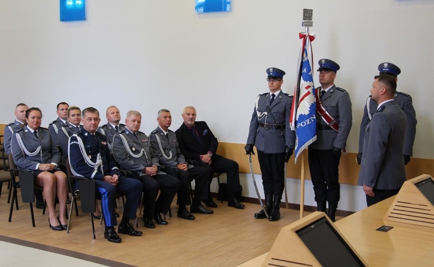 Krotoszyn. Policjanci odznaczeni przez komendanta za ofiarność na rzecz drugiego człowieka [FOTO] 